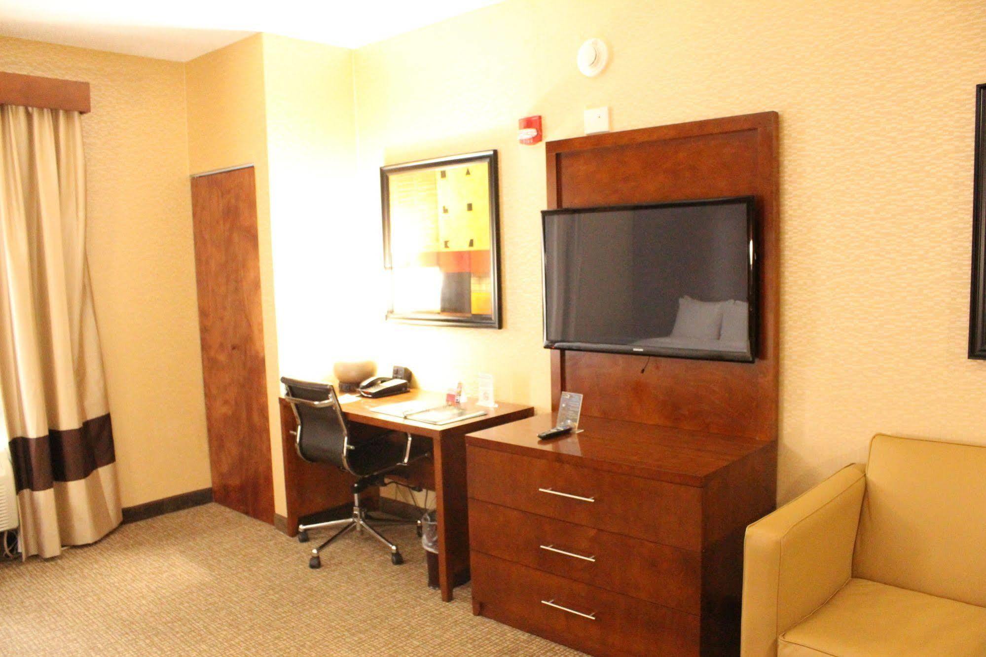 Quality Suites Nyc Gateway North Bergen Exterior foto